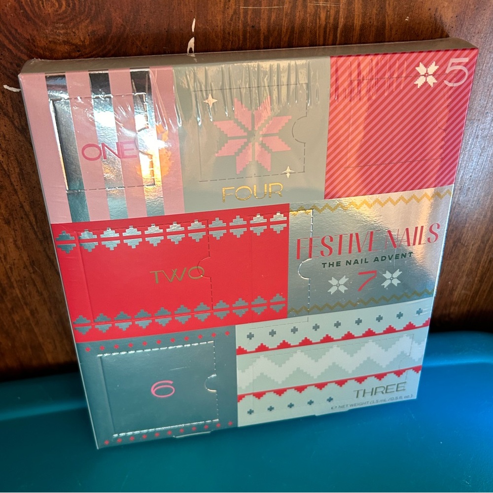 New Press On Nails 7 Day Christmas Countdown Advent Calendar - Picture 1 of 3